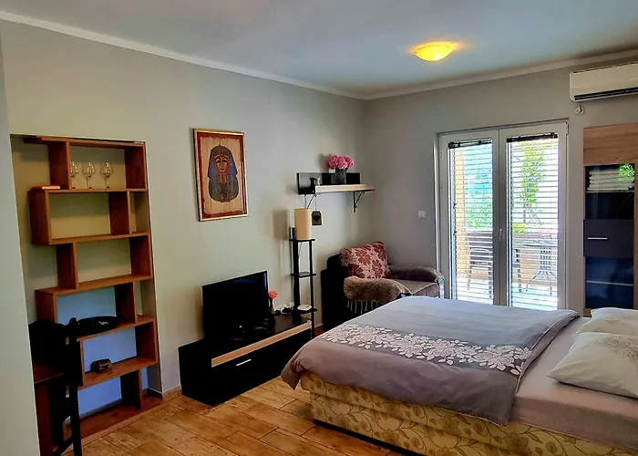Apartments Krsto Dobrisa