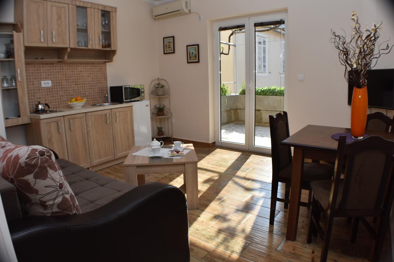 Krstos Place Kotor