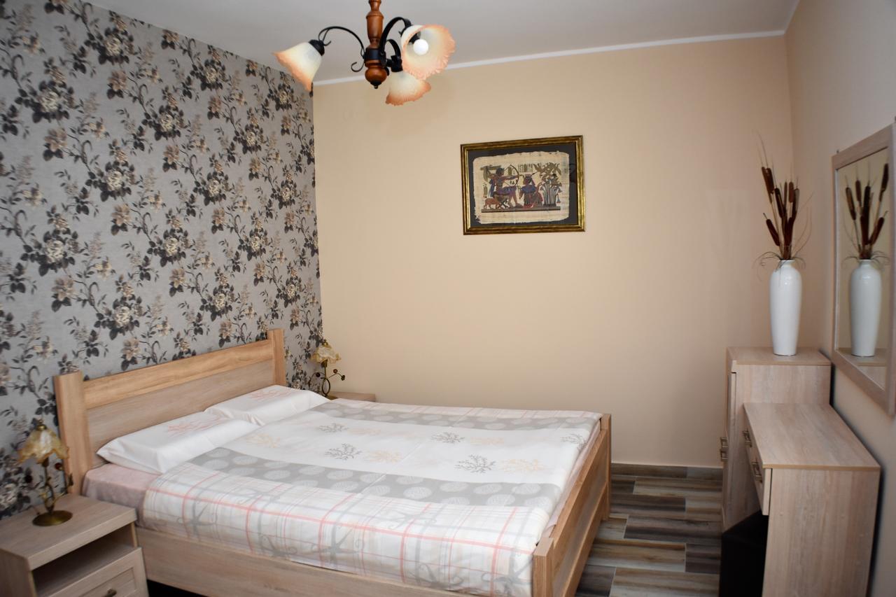 Krstos Place * Kotor